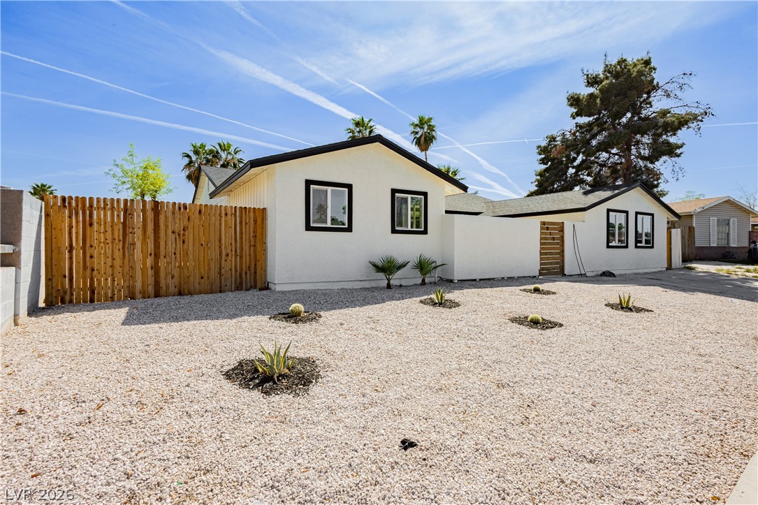 4815 El Tesoro Avenue Property Photo 3