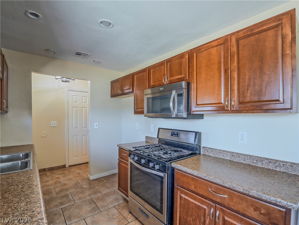 1103 Arrowhead Avenue Property Photo 8