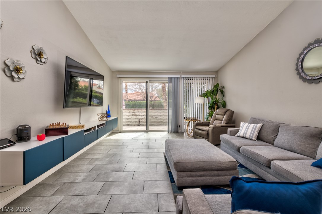 2461 El Paseo Circle Property Photo 1