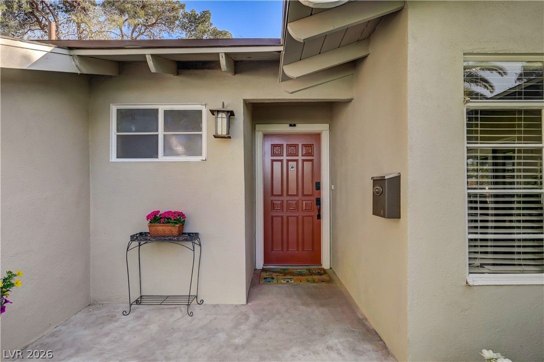 2801 Colanthe Avenue Property Photo 7