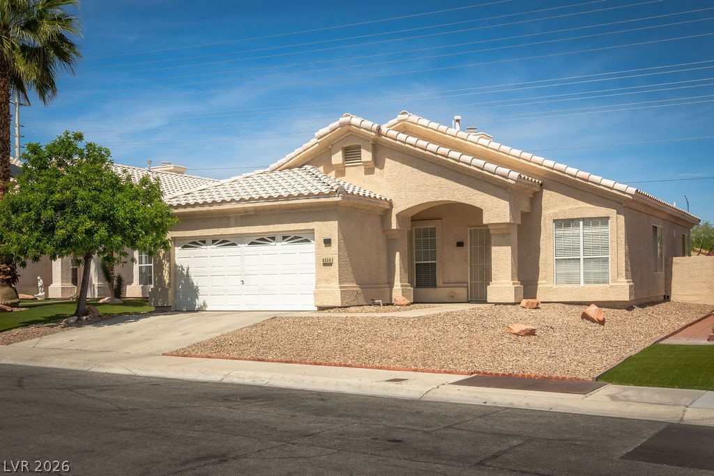 8008 Villa Finestra Drive Property Photo 1