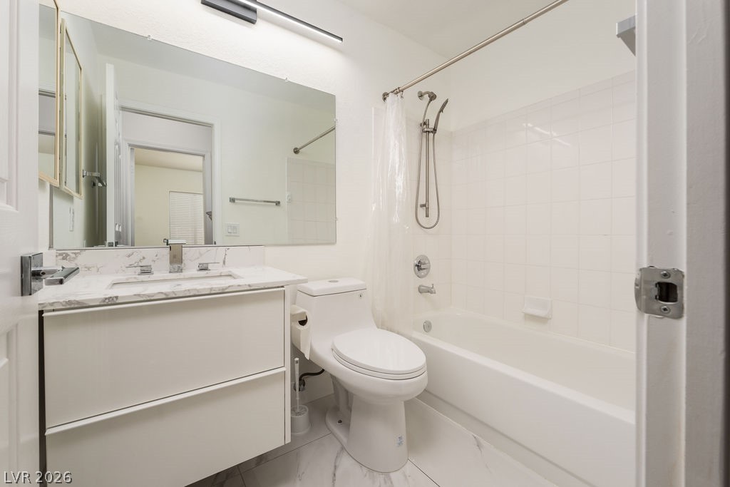 8008 Villa Finestra Drive Property Photo 27