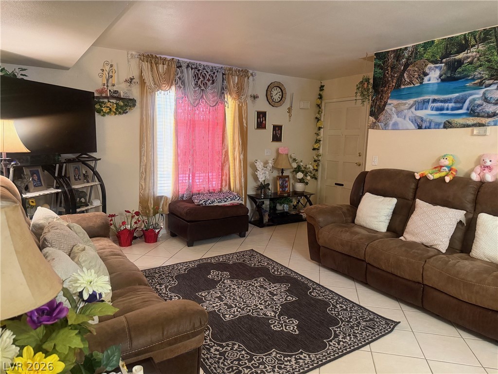 6033 Vegas Drive Property Photo 5