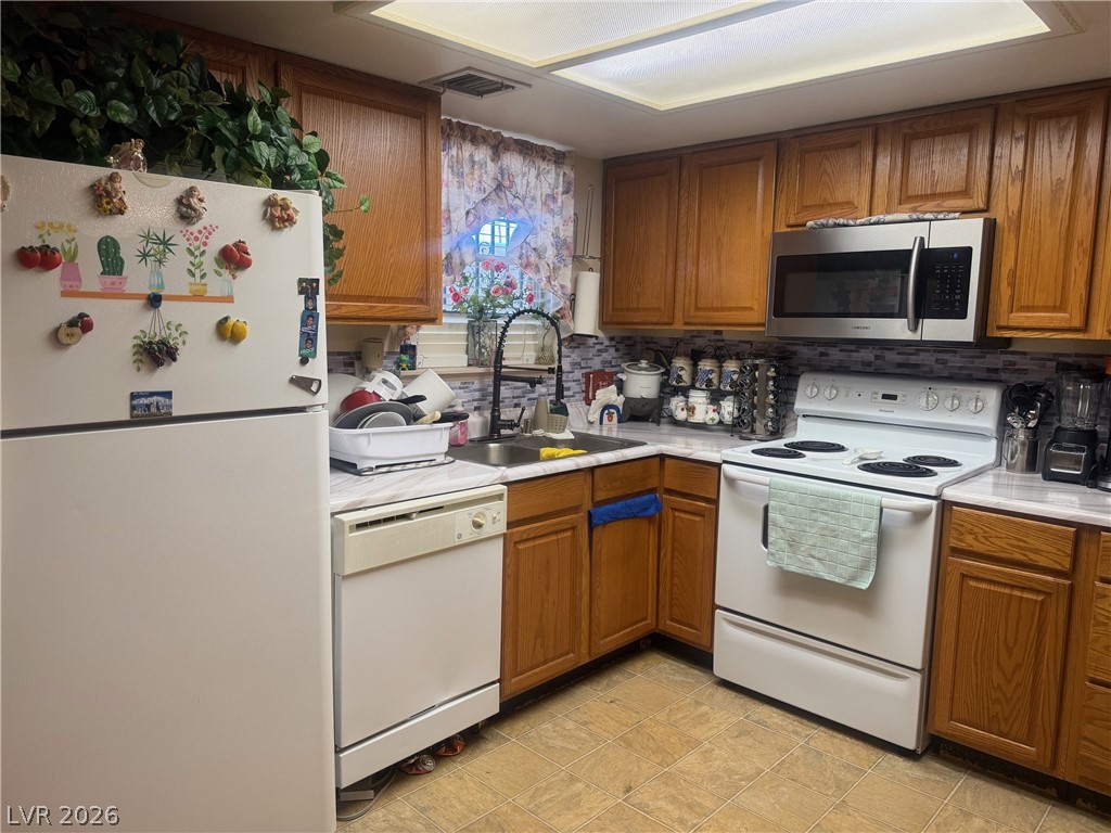 6033 Vegas Drive Property Photo 13