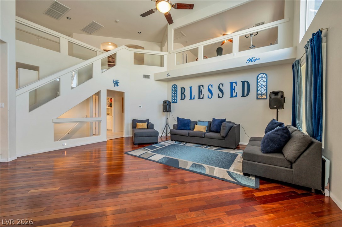 7685 Golden Lantern Court Property Photo 6