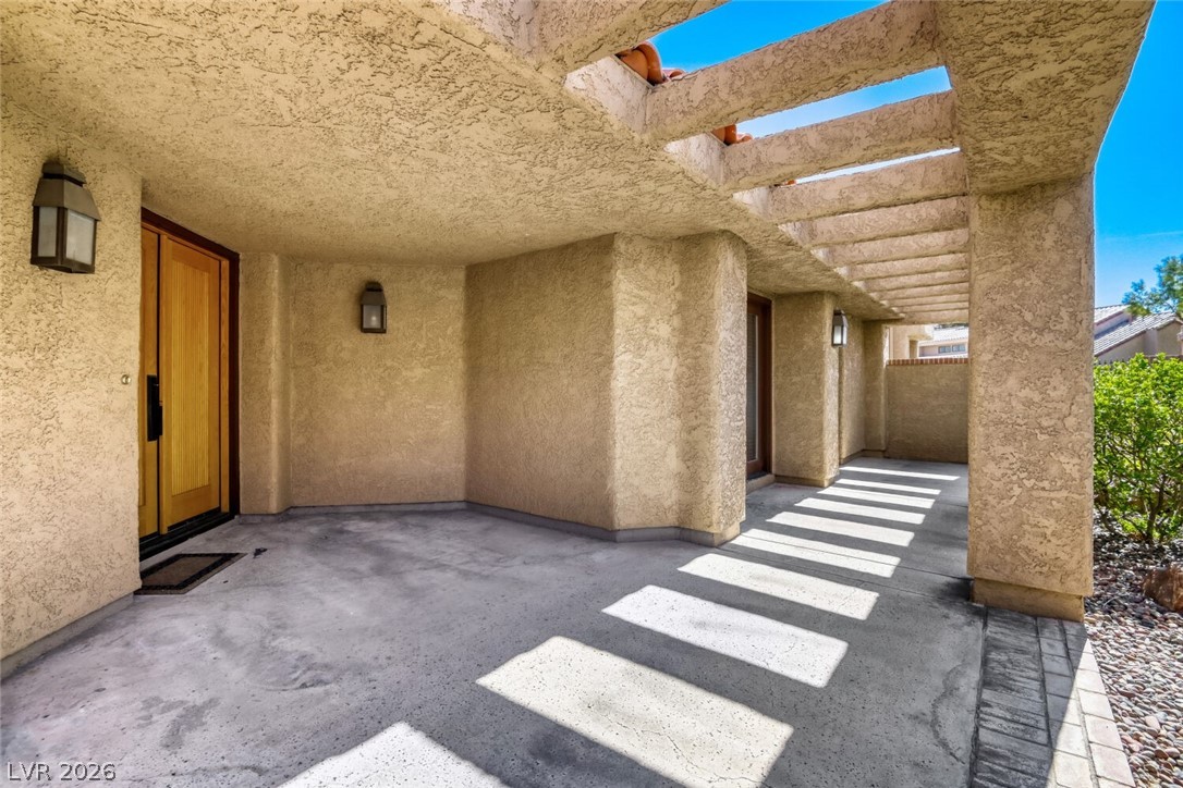 7296 Mission Hills Drive Property Photo 3