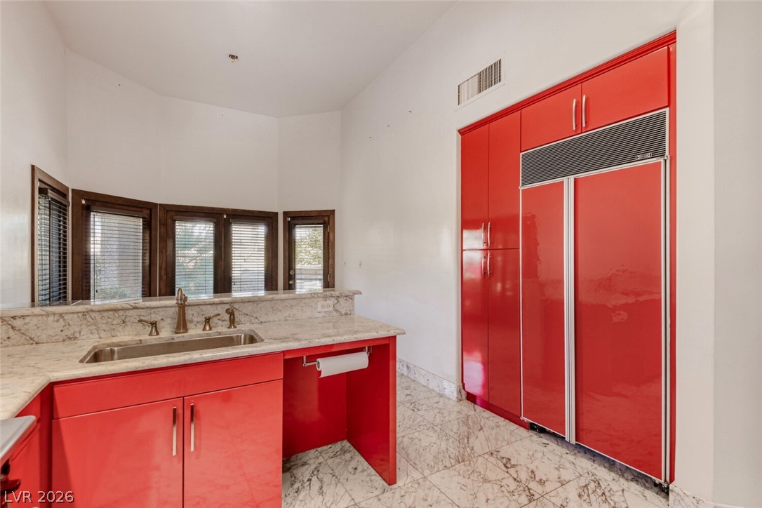 7296 Mission Hills Drive Property Photo 5