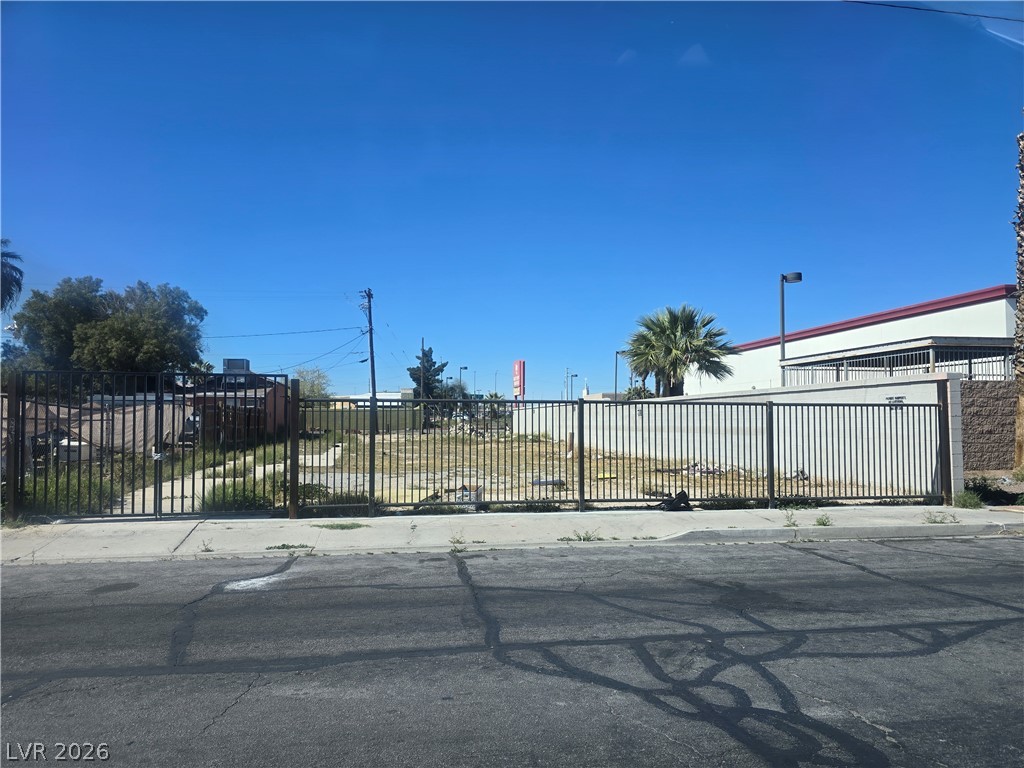 1903 Roosevelt Street Property Photo 2