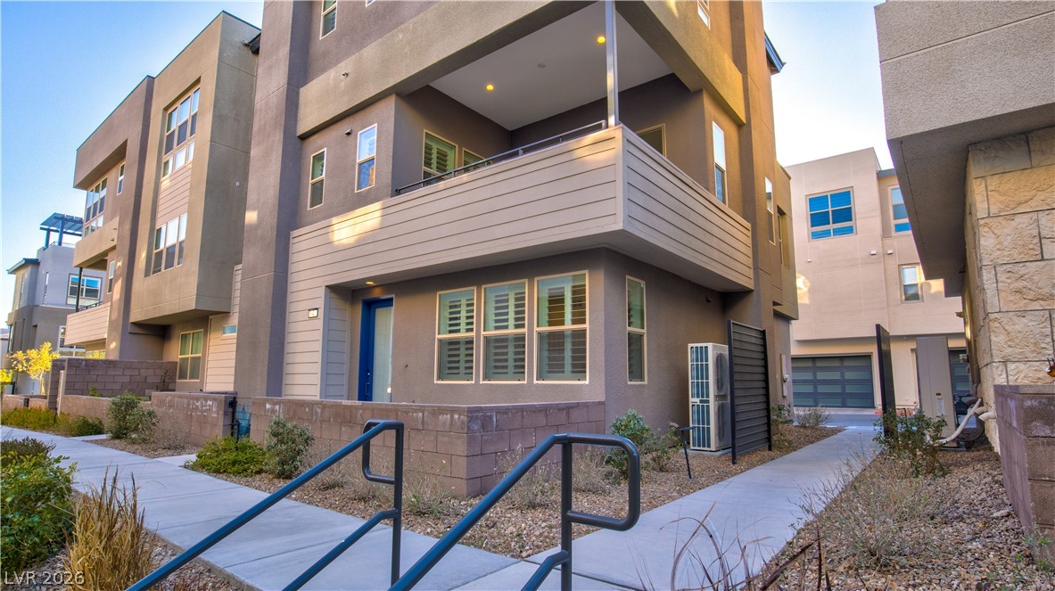 642 Grey Saker Street Property Photo 3