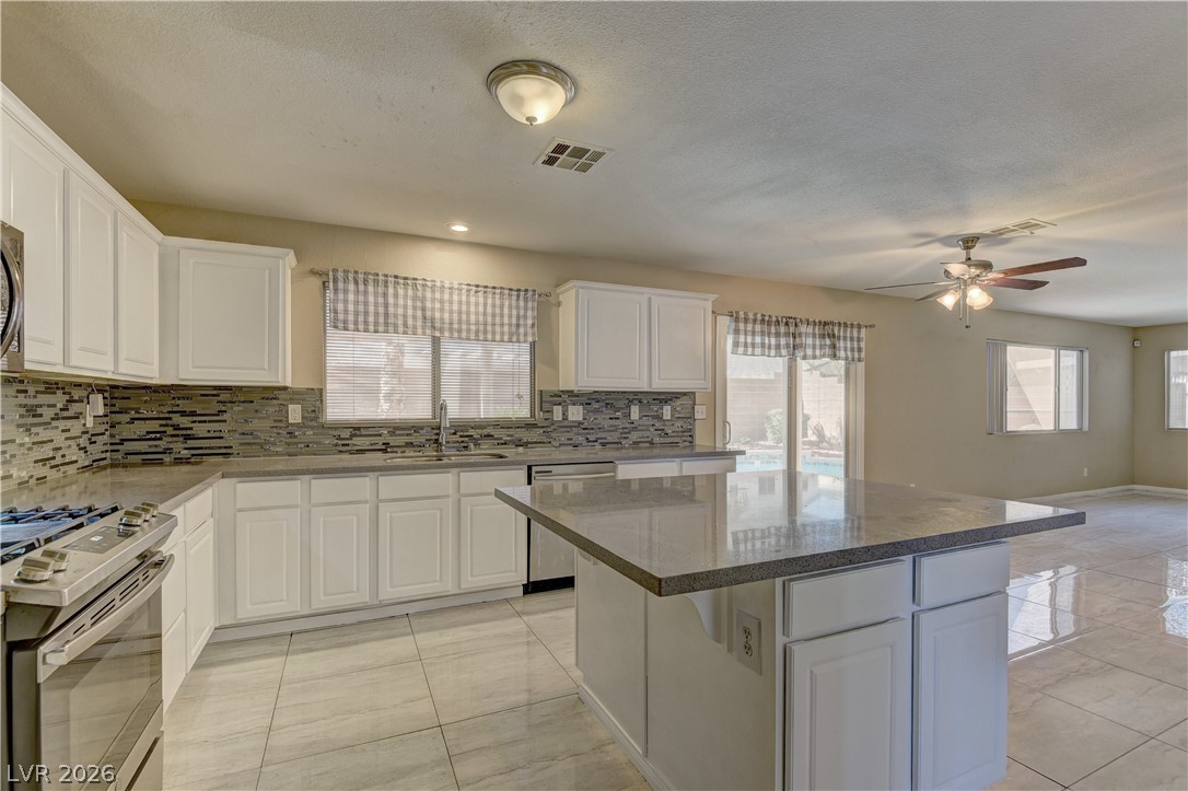 2619 Paradise Isle Avenue Property Photo 11