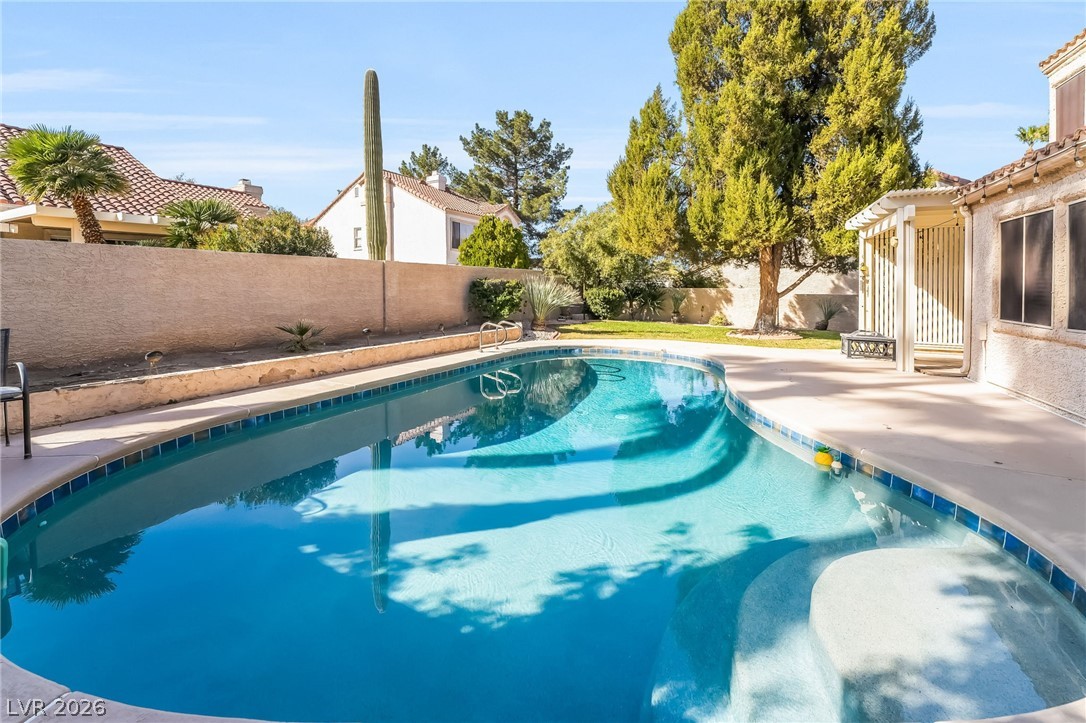 547 British Court Property Photo 1