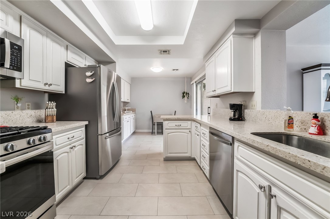 547 British Court Property Photo 2
