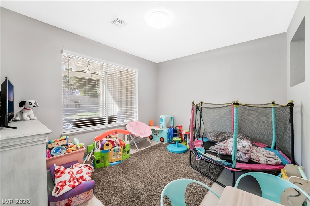 547 British Court Property Photo 9