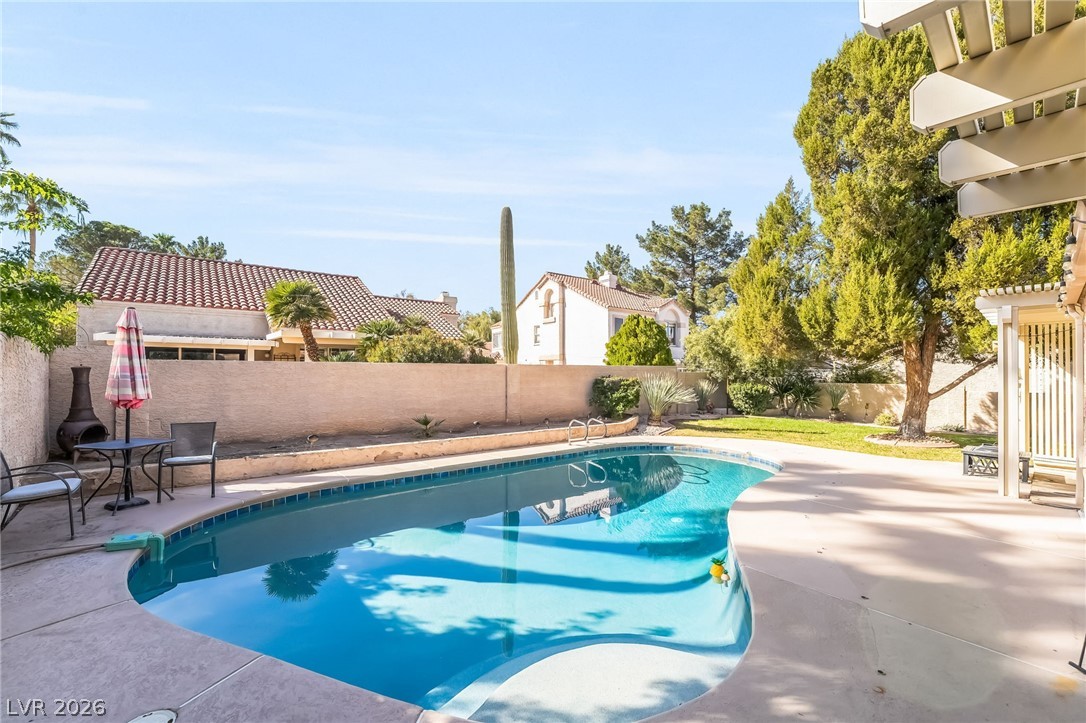 547 British Court Property Photo 33