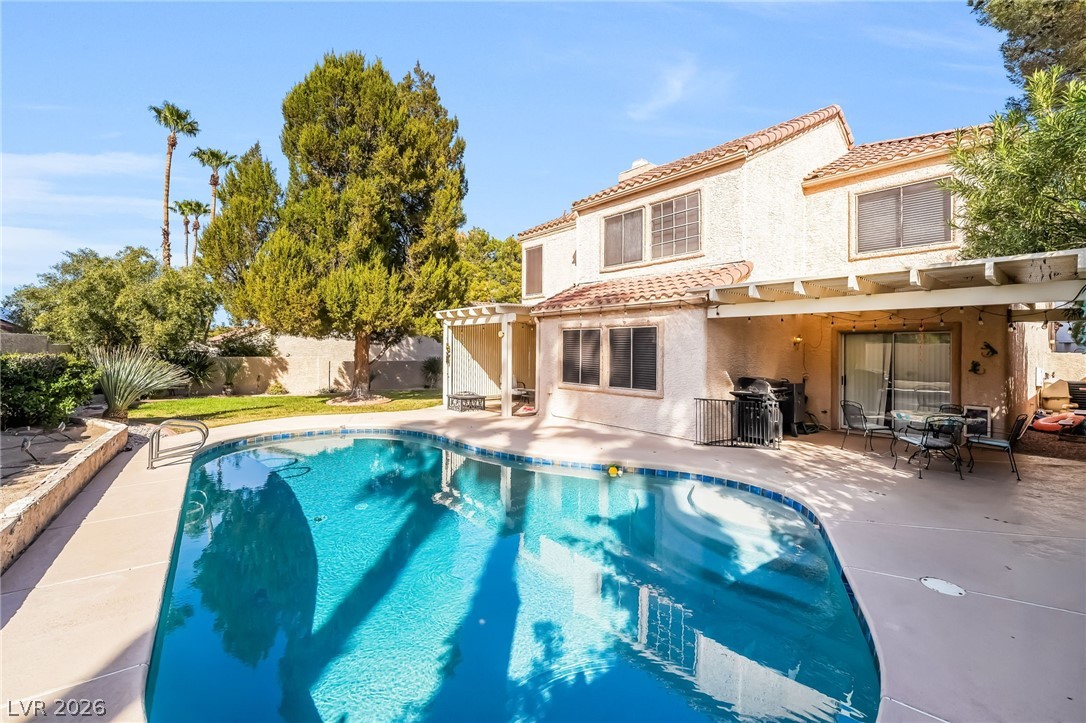 547 British Court Property Photo 34