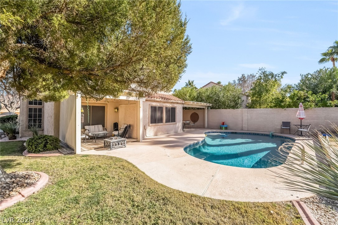 547 British Court Property Photo 35