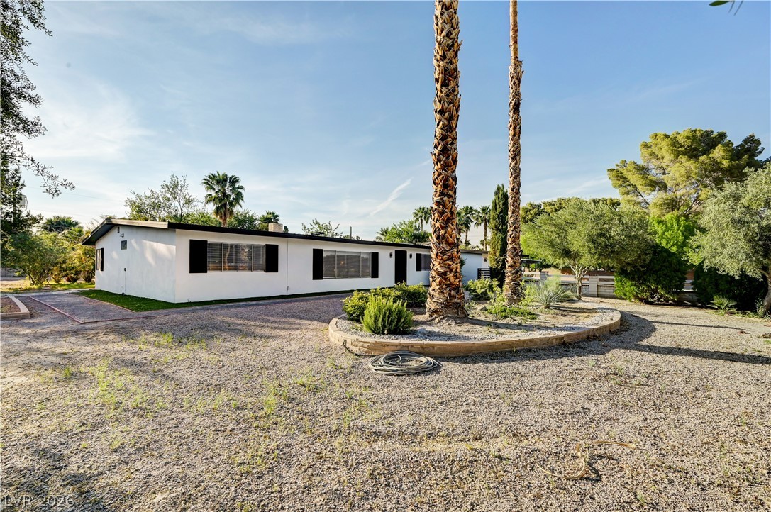 5881 South Sandhill Road Property Photo 3