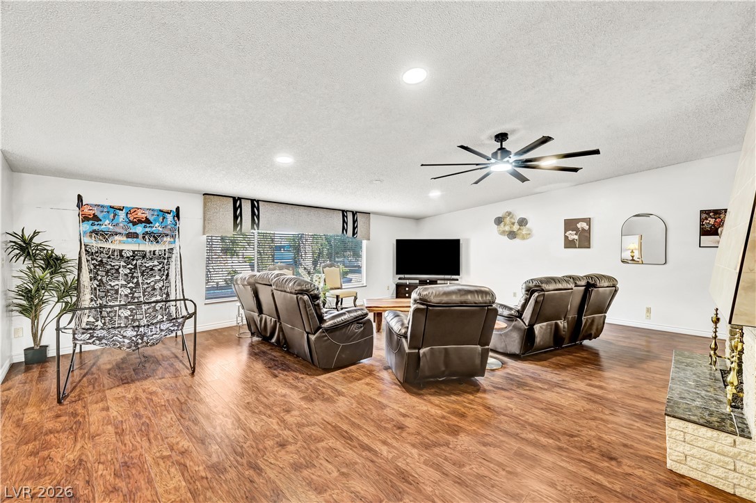 5881 South Sandhill Road Property Photo 7