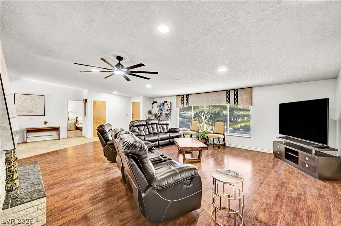 5881 South Sandhill Road Property Photo 8