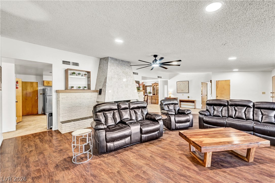 5881 South Sandhill Road Property Photo 10