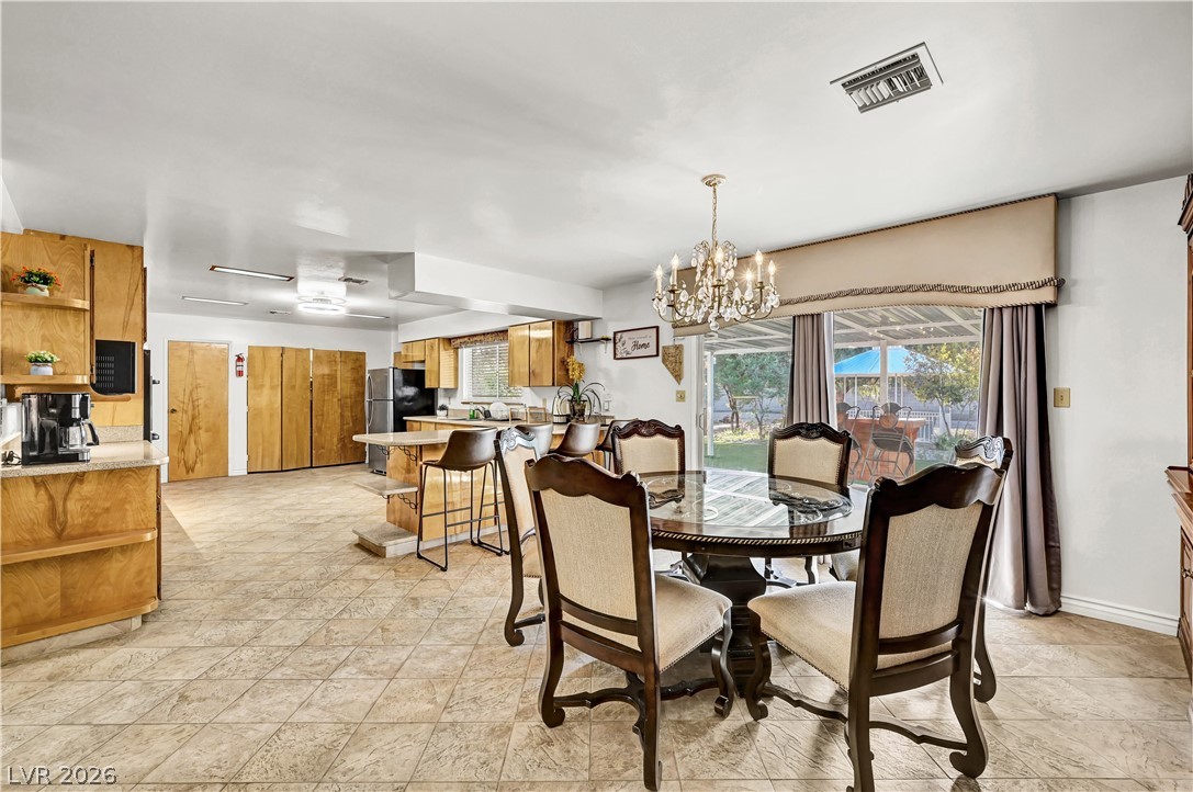 5881 South Sandhill Road Property Photo 12