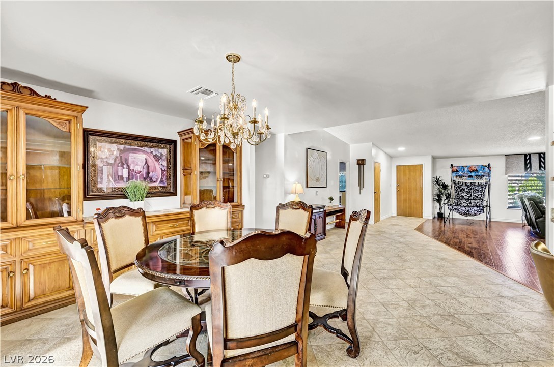 5881 South Sandhill Road Property Photo 14