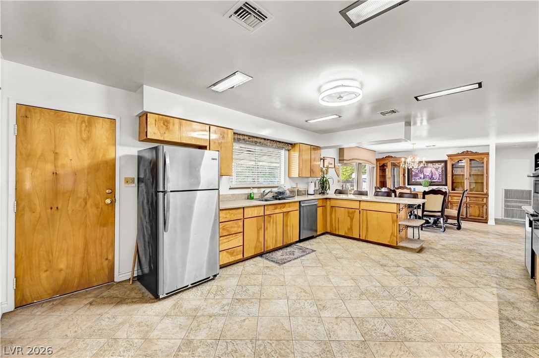 5881 South Sandhill Road Property Photo 16