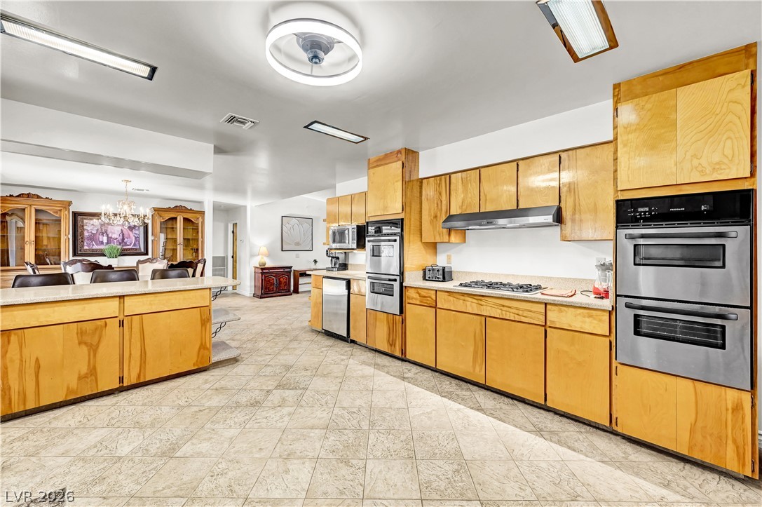 5881 South Sandhill Road Property Photo 18