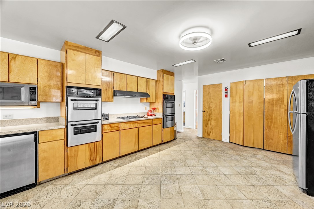 5881 South Sandhill Road Property Photo 19