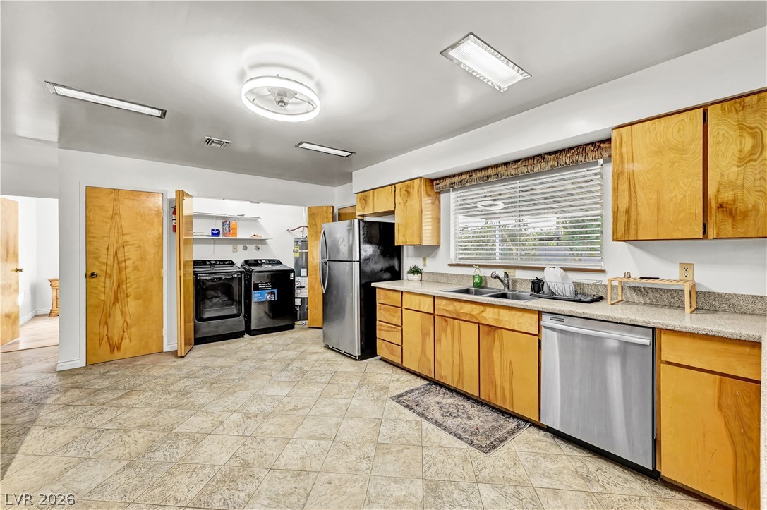 5881 South Sandhill Road Property Photo 20