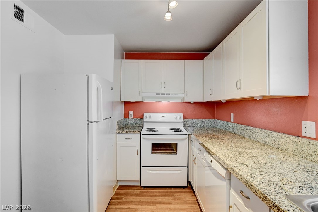 1303 Darlene Way 301b Property Photo 9