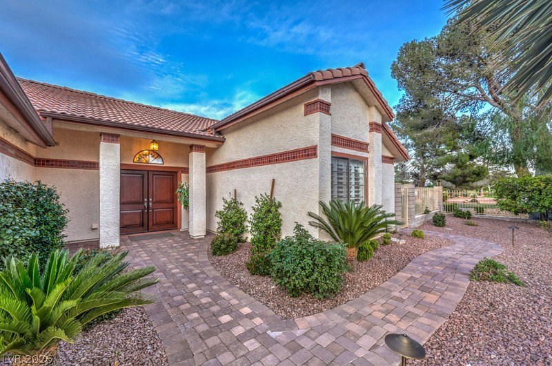 5300 Singing Hills Drive Property Photo 6