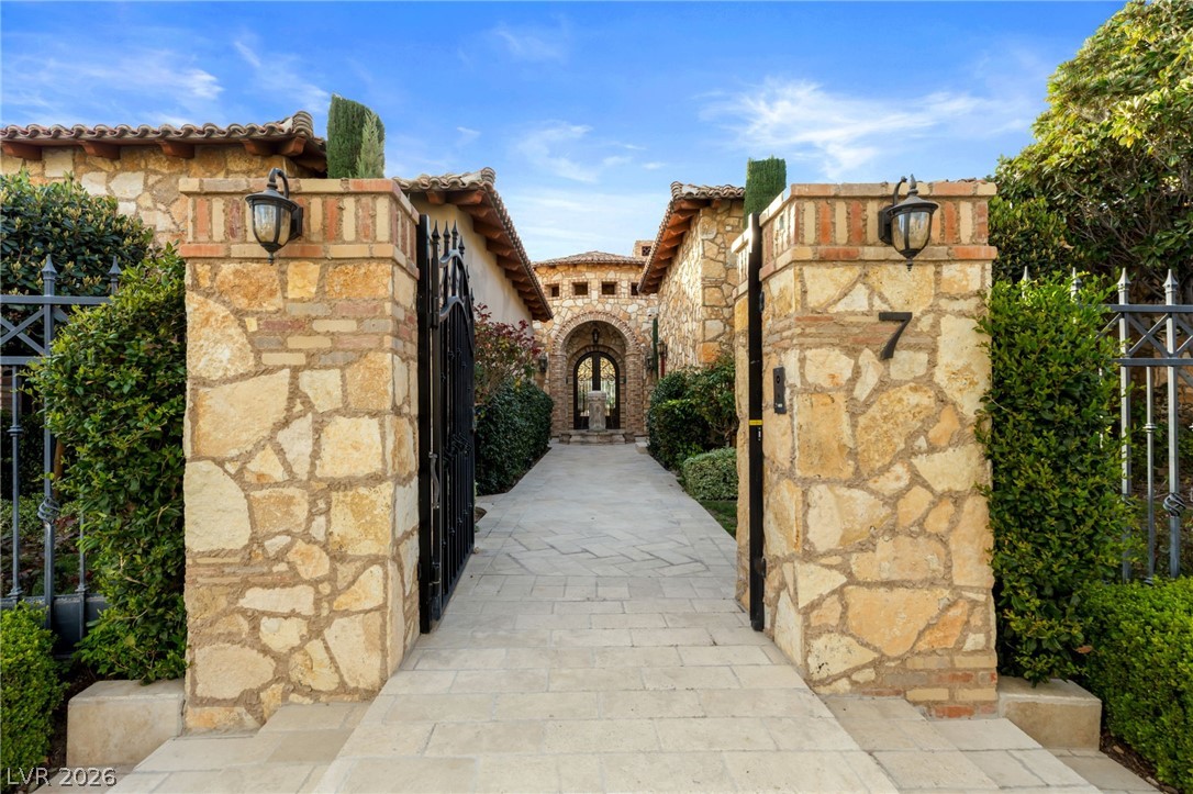 7 Chalk Hill Court Property Photo 2