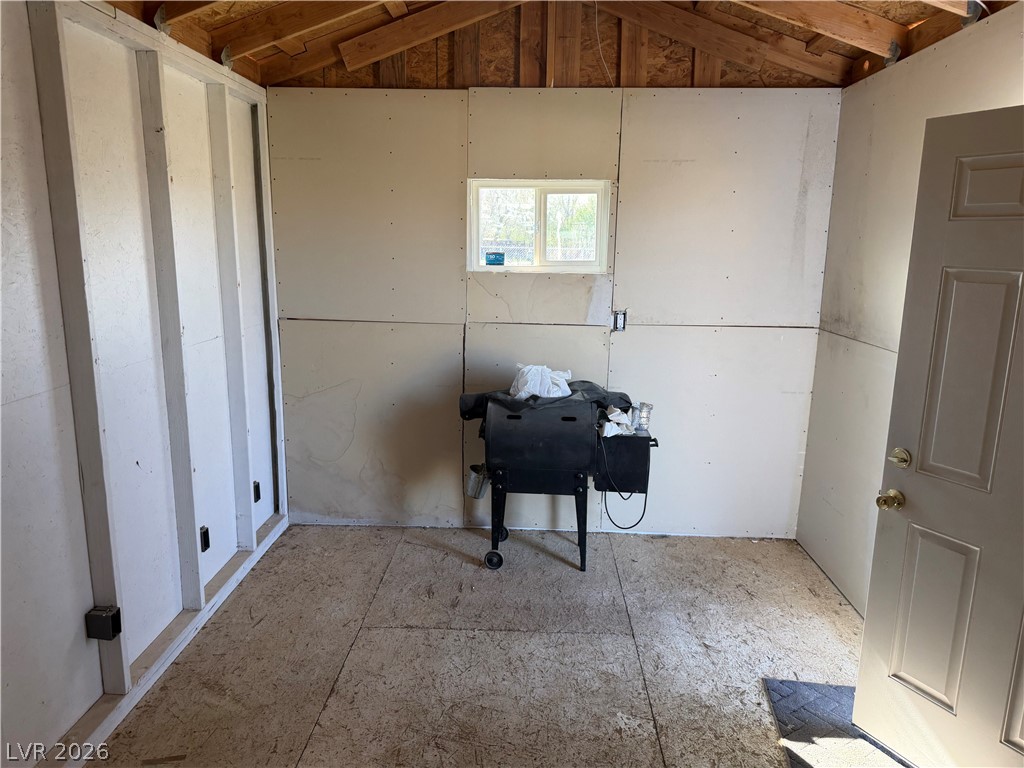 521 South Woodchips Road Property Photo 6