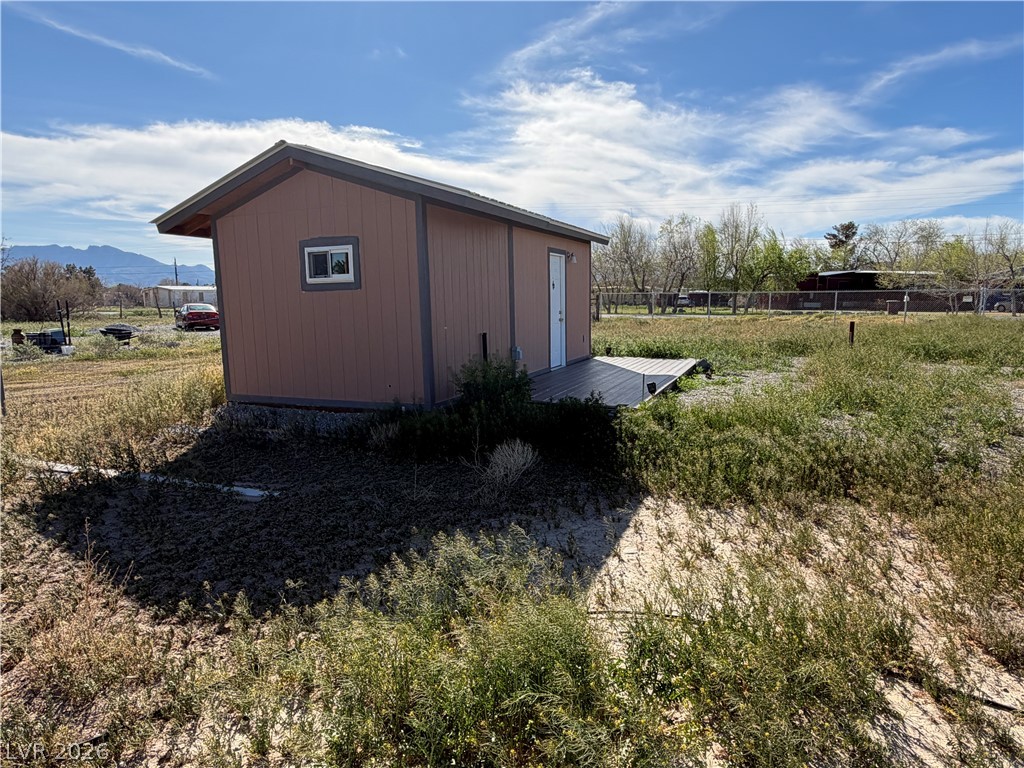 521 South Woodchips Road Property Photo 11