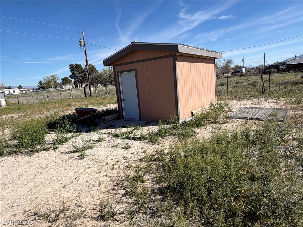 521 South Woodchips Road Property Photo 15