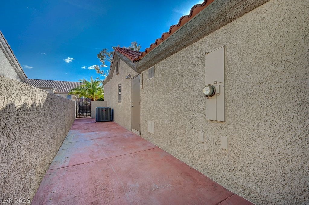 8753 Sundial Drive Property Photo 15