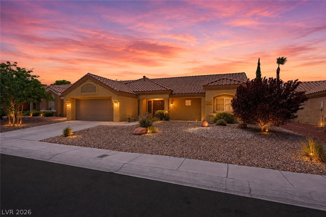 2517 Desert Sands Drive Property Photo 2