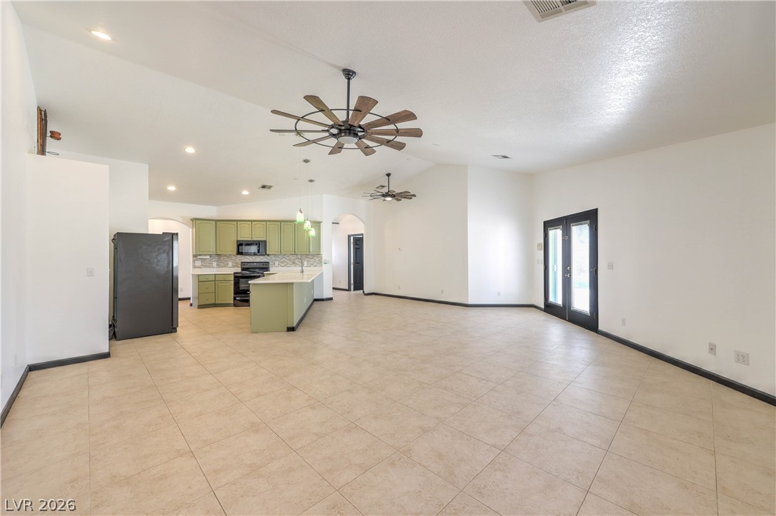 3195 Heyer Street Property Photo 10