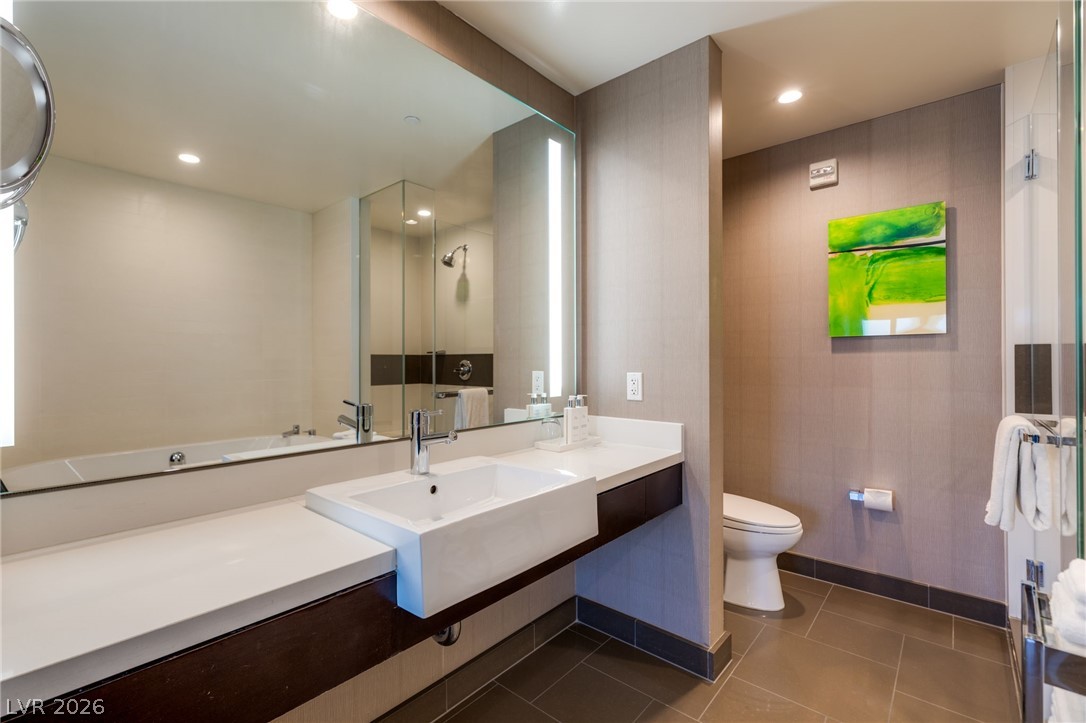 2600 West Harmon Avenue 50012 Property Photo 9