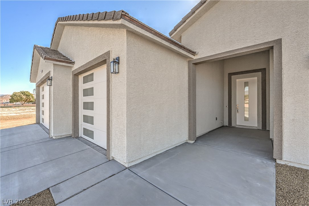 4641 Castlewood Property Photo 3