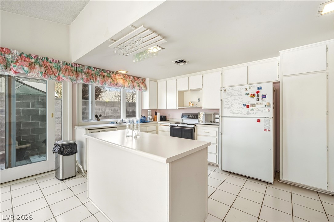 2305 Latigo Circle Property Photo 11