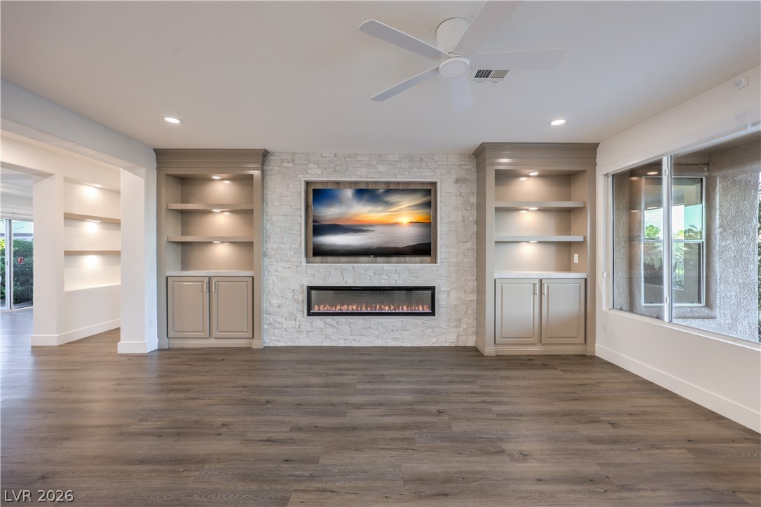 4740 Riva De Romanza Street Property Photo 12