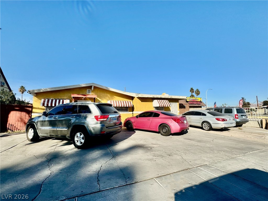 2033 East Saint Louis Avenue Property Photo 1