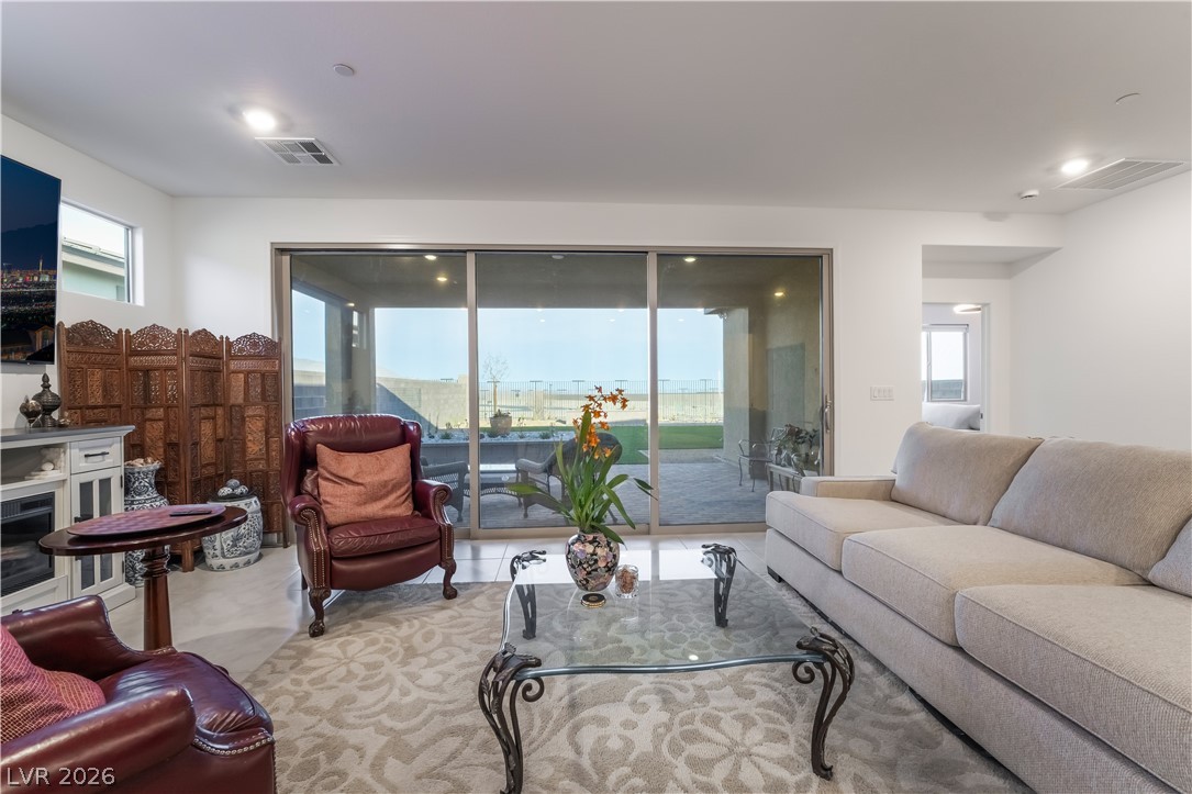 10216 Chrysolite Place Property Photo 4