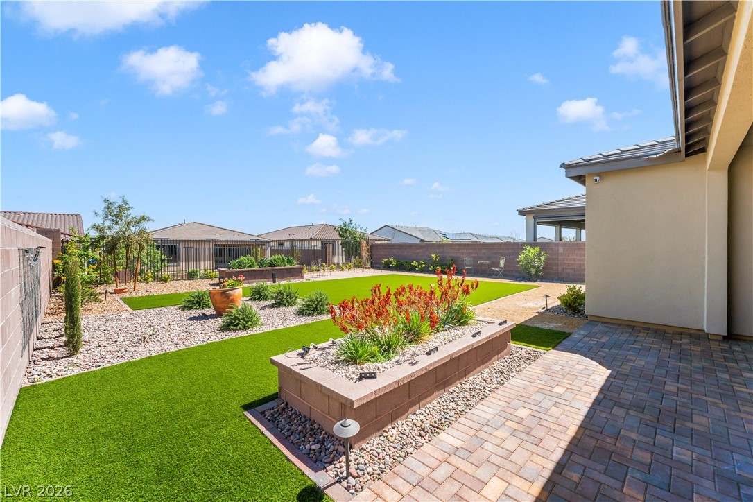 10216 Chrysolite Place Property Photo 7