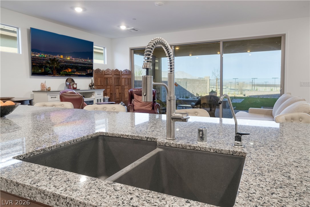 10216 Chrysolite Place Property Photo 14