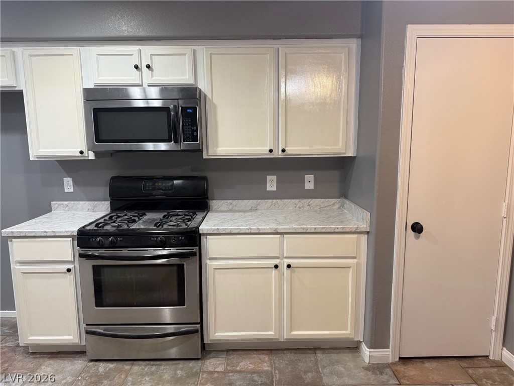 736 Spotted Eagle Street Property Photo 6