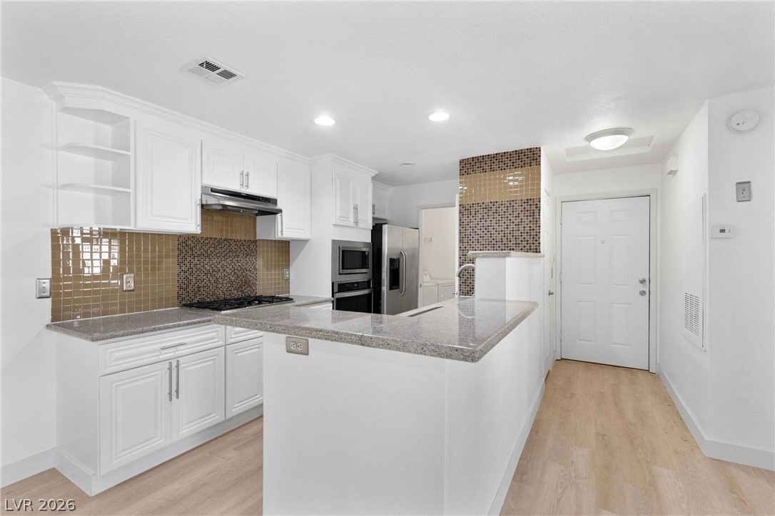 2200 South Fort Apache Road 2123 Property Photo 14