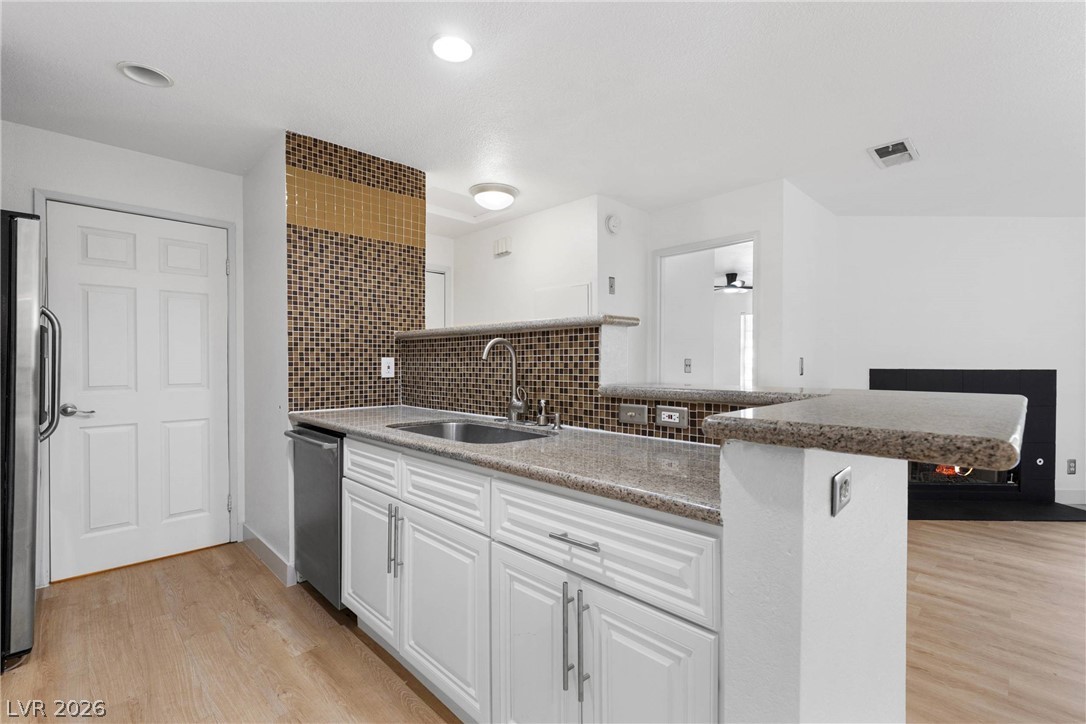 2200 South Fort Apache Road 2123 Property Photo 16